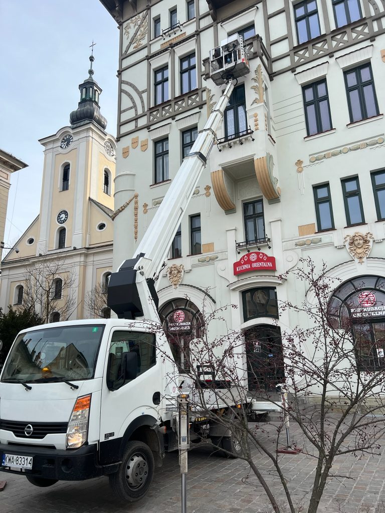 Wynajem zwyżki Bielsko-Biała – elewacja kamienicy | RADMAT